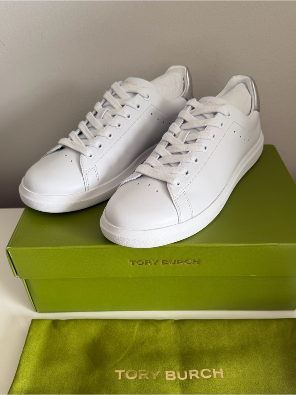 Tory Burch Howell Court Sneakers Leather White Silver Lace-Up 79646 101 Size 9